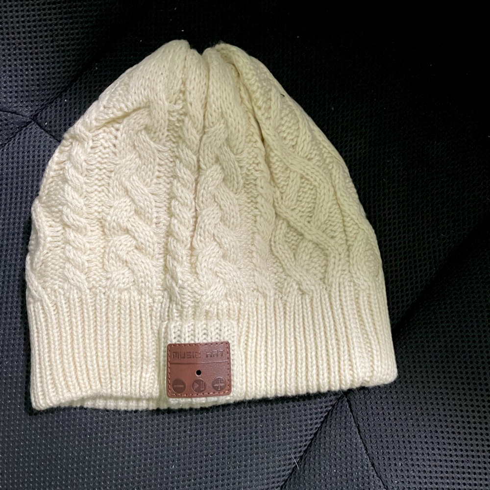 Beanie with speaker